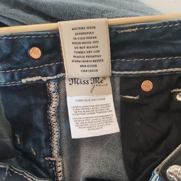 Miss Me Medium Wash Boot Cut Jeans Fleur De Lis Pocket - Picture 8 of 13